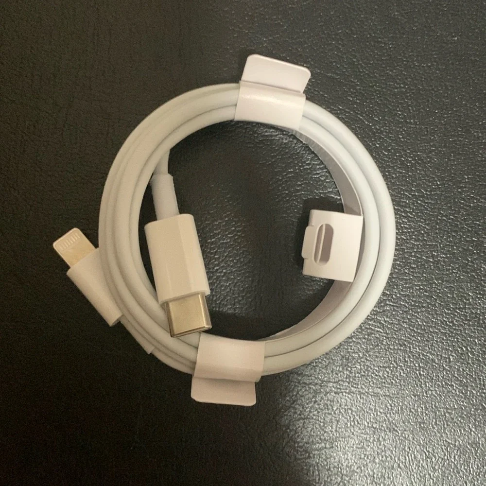 With Charger Box Apple USB-C to Lightning Cable (1m)